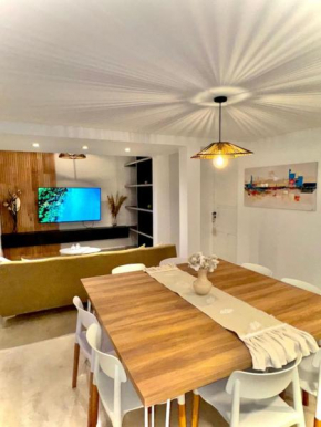 Casa espectacular con 3 habitaciones en suite de lujo, 4 baños, patio al aire libre con jacuzzi y ubicacion perfecta a 3 cuadras de la plaza B